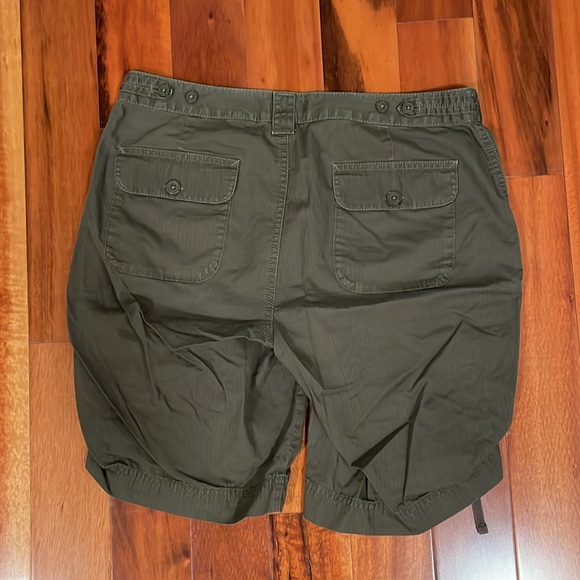 Bermuda shorts - Picture 2 of 3